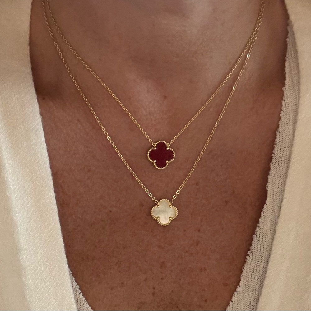 White flower necklace 🍀